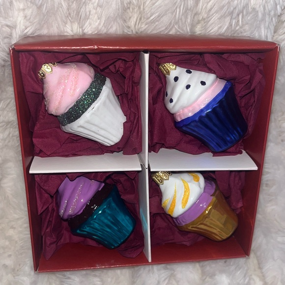 💕Max Glass Blown Mini Cupcake Christmas Ornament Set💕 - Picture 2 of 2